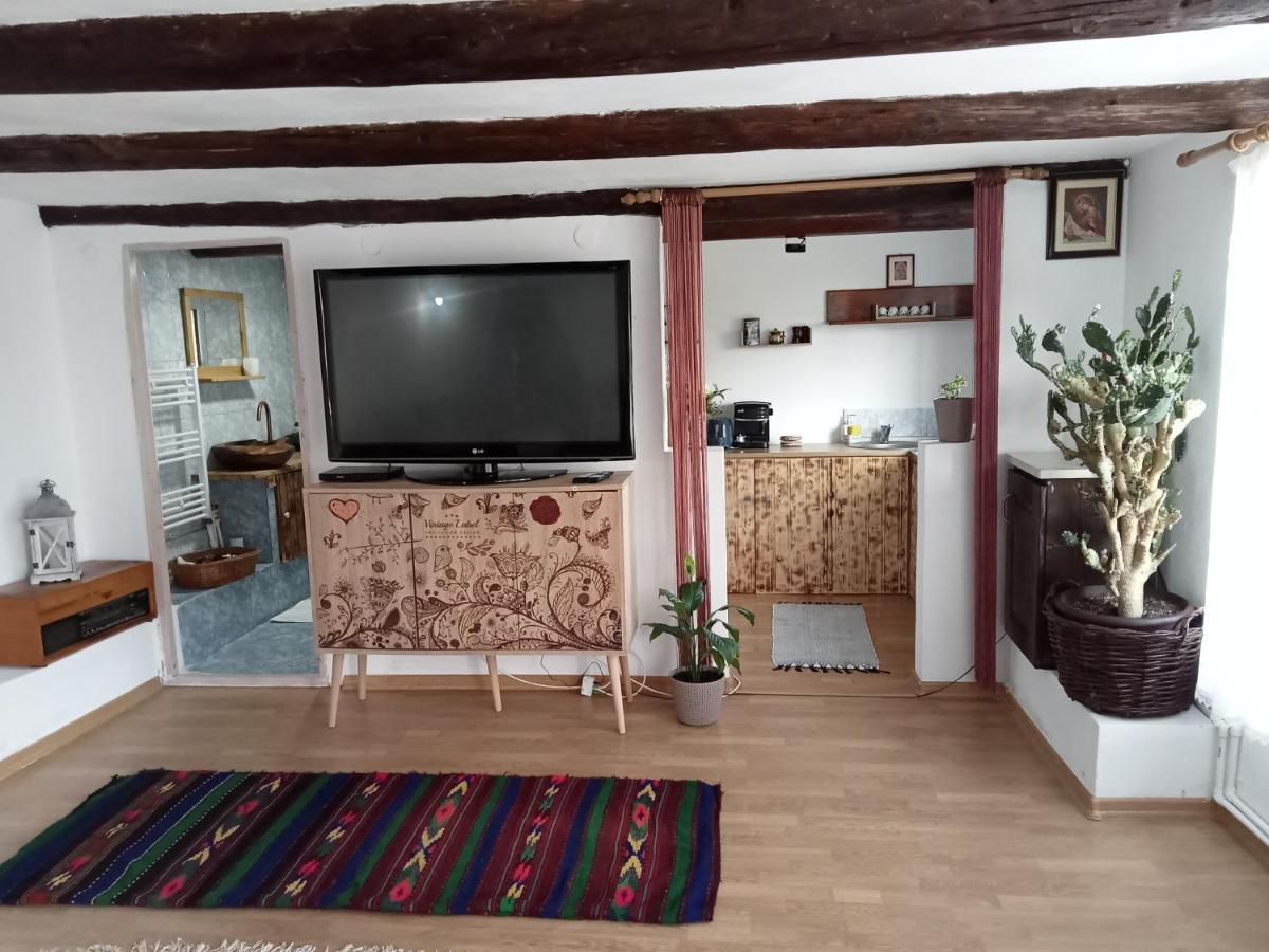 Casuta Din Deal Vaideeni Esterno foto