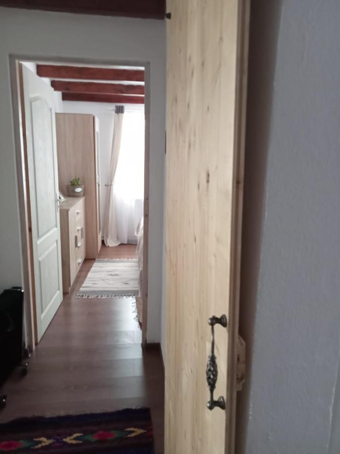 Casuta Din Deal Vaideeni Esterno foto