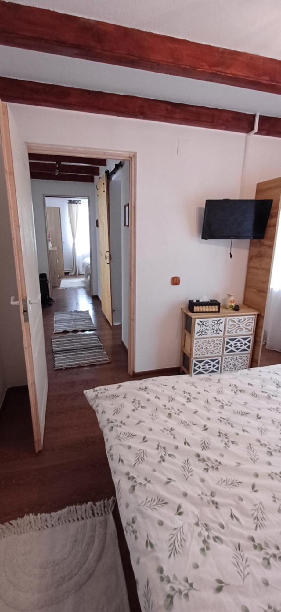 Casuta Din Deal Vaideeni Esterno foto